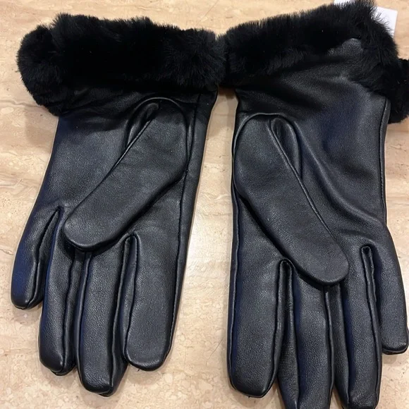 UGG Medium Fur Trimmed Gloves - Picture 3 of 4